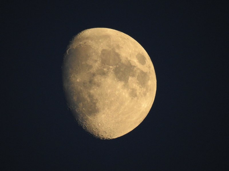 etimología del Sol y la Luna