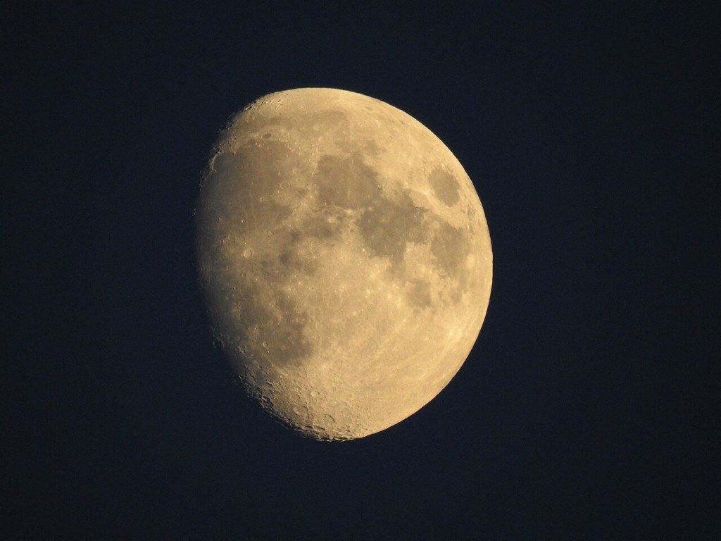 etimología del Sol y la Luna