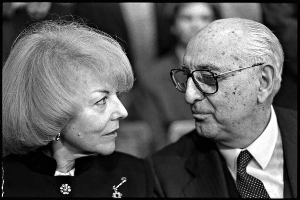 Los expresidentes María Estela Martínez de Perón y Arturo Frondizi 