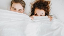 Pareja en la cama