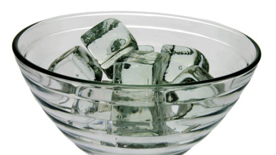 ¿Por qué el hielo y la sal enfrían tan rápido?