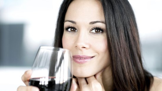¿Beber alcohol anula el efecto de los antibióticos?