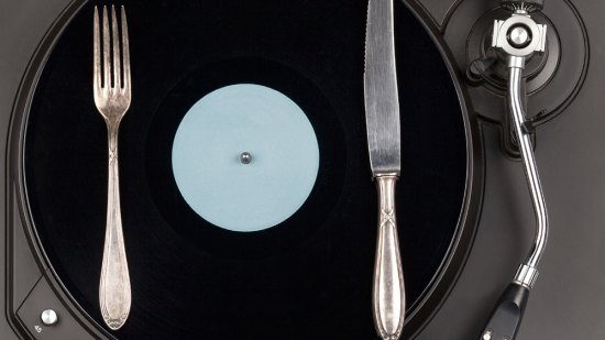 Comida con música