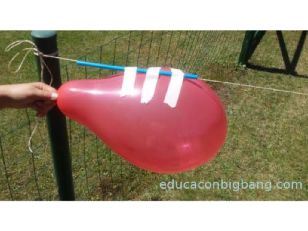 Experimentos con globos navideños. YouTube.
