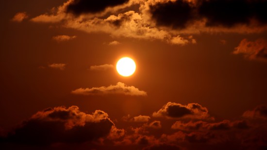¿Podemos imaginar, con la ciencia en la mano, hasta qué punto puede ser extraña la vida en el universo? ¿Es posible la vida en las propias estrellas?