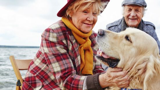 anciana con perro
