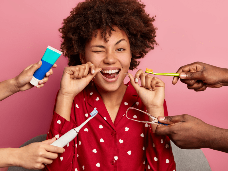 Una buena higiene dental es importante para la salud de todo el organismo (Por Wayhomestudio; freepik.com)