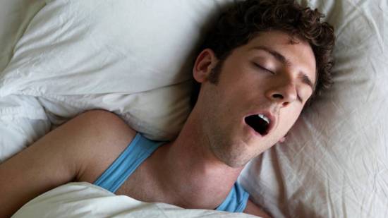 Hombre durmiendo