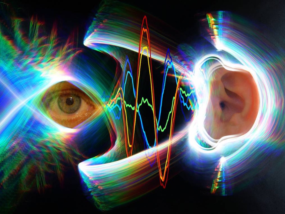 La conexión entre ojos y tímpanos