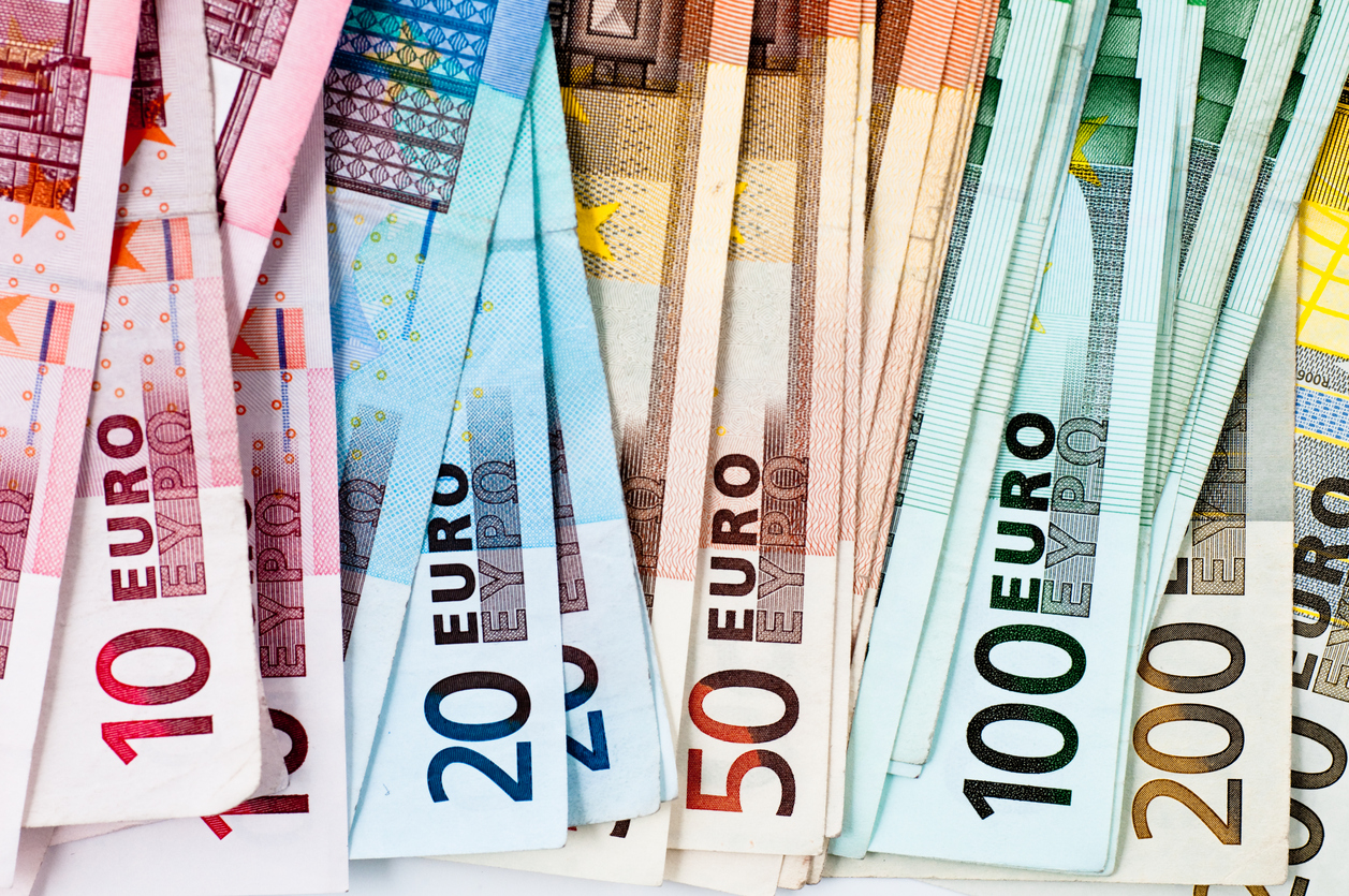 Tocar dinero es contagioso