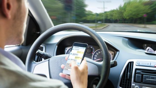 Cómo configurar mensajes de texto de respuesta automática cuando conducimos