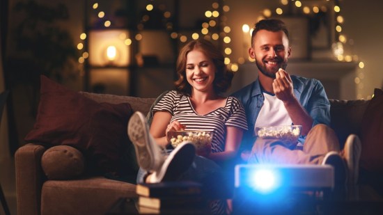 Hazte con el proyector para móviles más vendido en Amazon