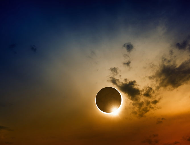 Primer eclipse solar