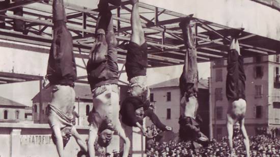 Mussolini Colgado