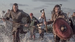 Guerreros-vikingos-ataque-agua