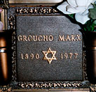 ¿Es cierto que el epitafio de Groucho Marx dice "perdonen que no me levante"?