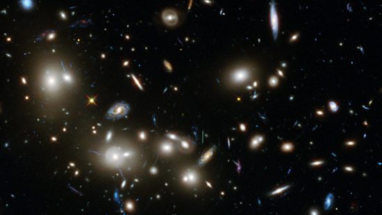 El espacio entre galaxias no está vacío