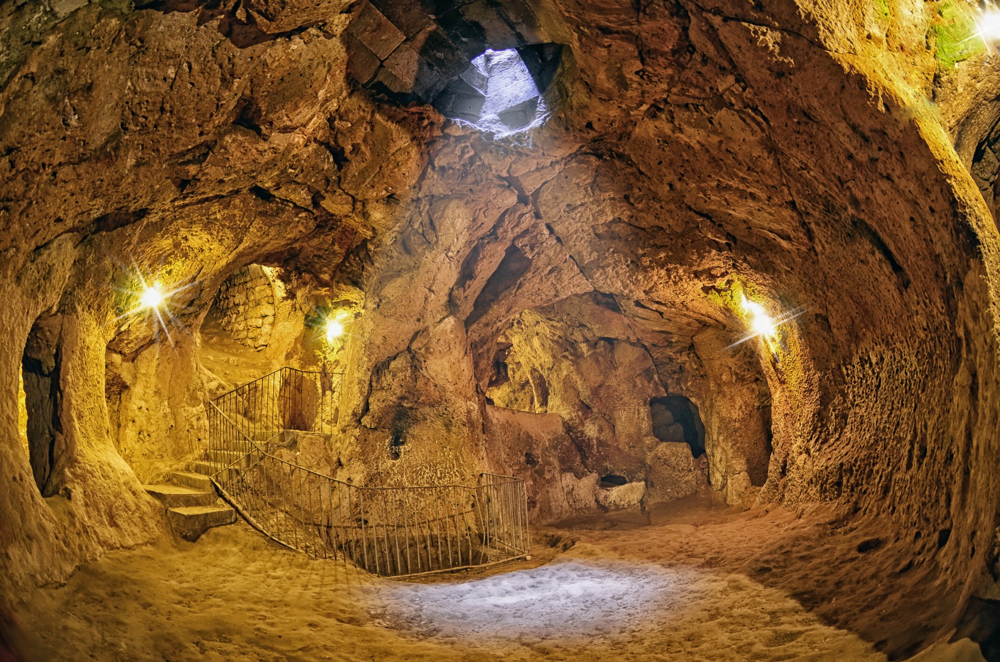 Derinkuyu, la ciudad subterránea más grande y profunda del mundo