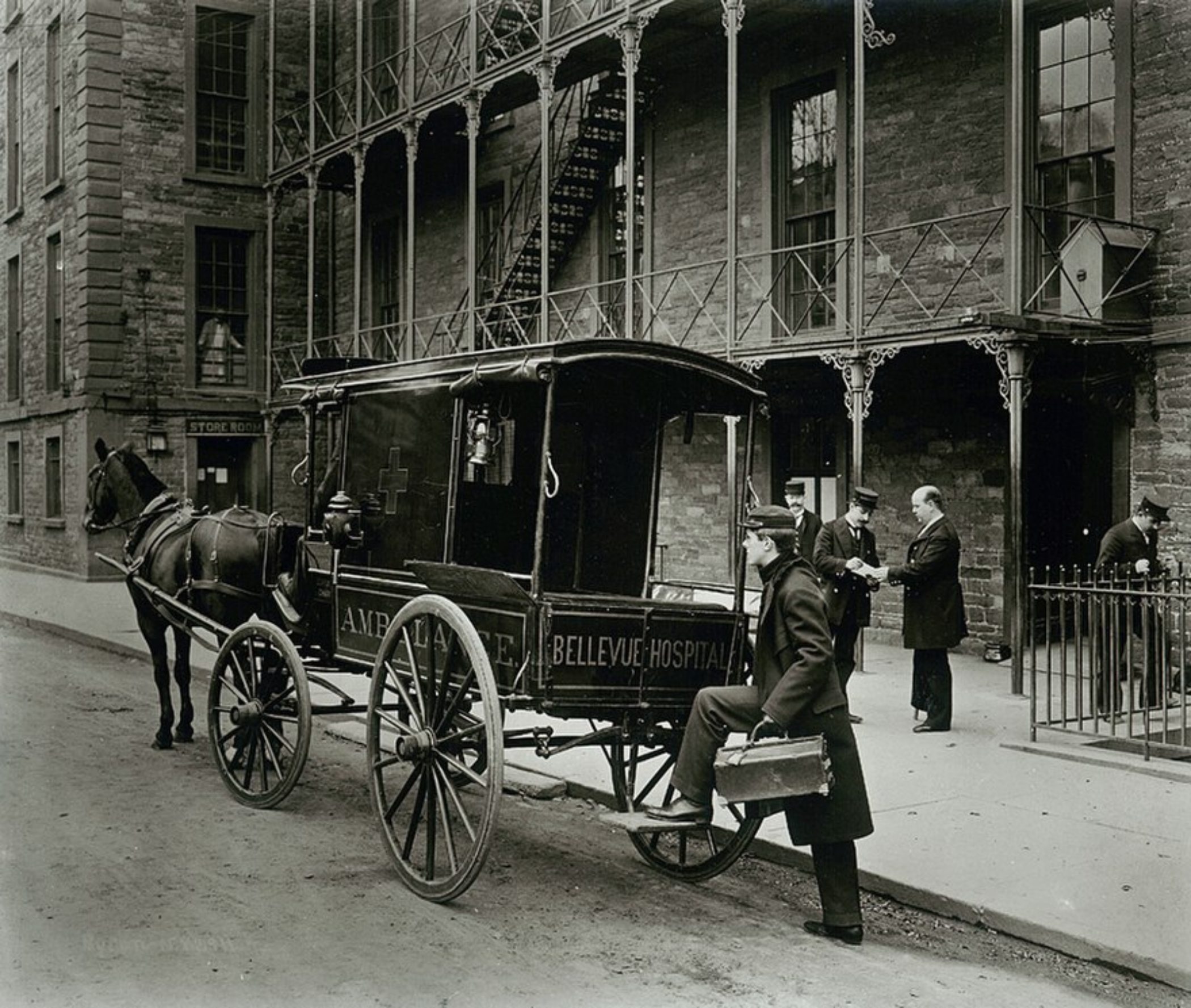 Las primeras ambulancias de la historia
