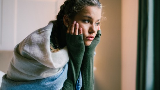 Mujer joven triste