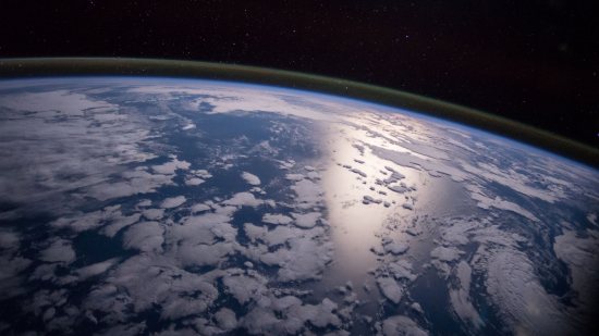 Por qué la tierra no puede estar hueca ni albergar un sol en su interior