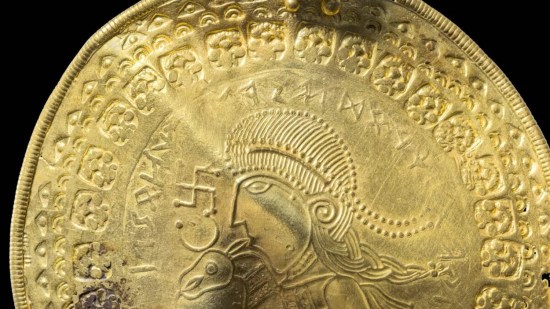 Disco de oro con la referencia a Odín