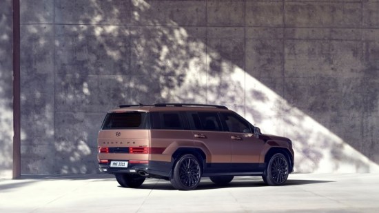 hyundai-santa-fe-boasts-bold-new-design-exterior-09_wid_1024
