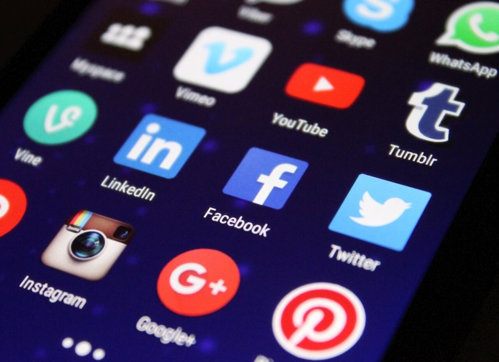 Imagen de Pixelkult en Pixabay
Redes sociales