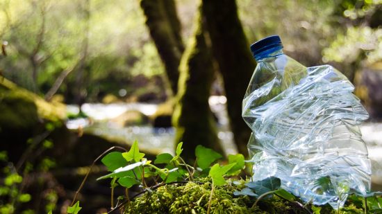 Transformando residuos en nutrientes: cómo funciona el plástico compostable