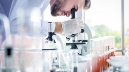 Seis datos curiosos que no sabías de la toxina botulínica