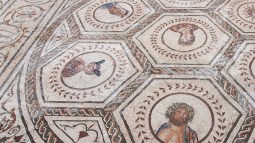Detalle de mosaico romano con el Sol, la Luna y cinco planetas_ Venus, Marte, Mercurio, Júpiter y Sa