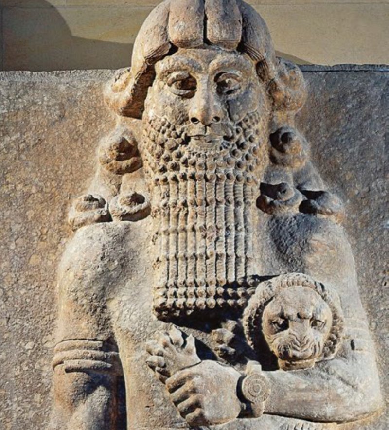 Estatua de Gilgamesh, rey de Uruk y héroe de la mitología mesopotámica, en Khorsabad, Iraq