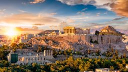 La Acrópolis de Atenas, Grecia, con el Templo del Partenón en lo alto de la colina