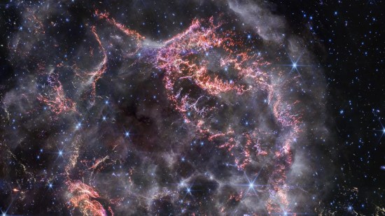 James Webb capta una impresionante imagen de la supernova Cassiopeia A