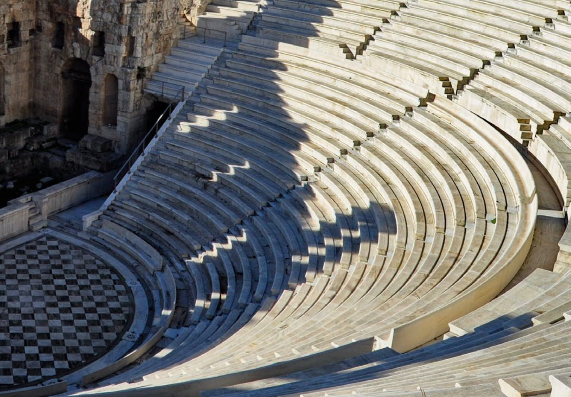 Ruinas del Odeón (auditorio) de Herodes Atticus en la Acrópolis de Atenas