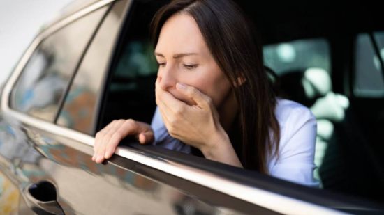 ¿Por qué nos mareamos en el coche?