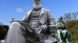 Darwin contra Lamarck: revisando la historia de la teoría evolutiva
