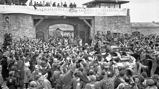 El día de la liberación de Mauthausen con una pancarta en español