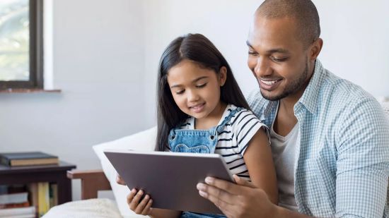 IA para padres: aplicaciones y gadgets que facilitan la crianza