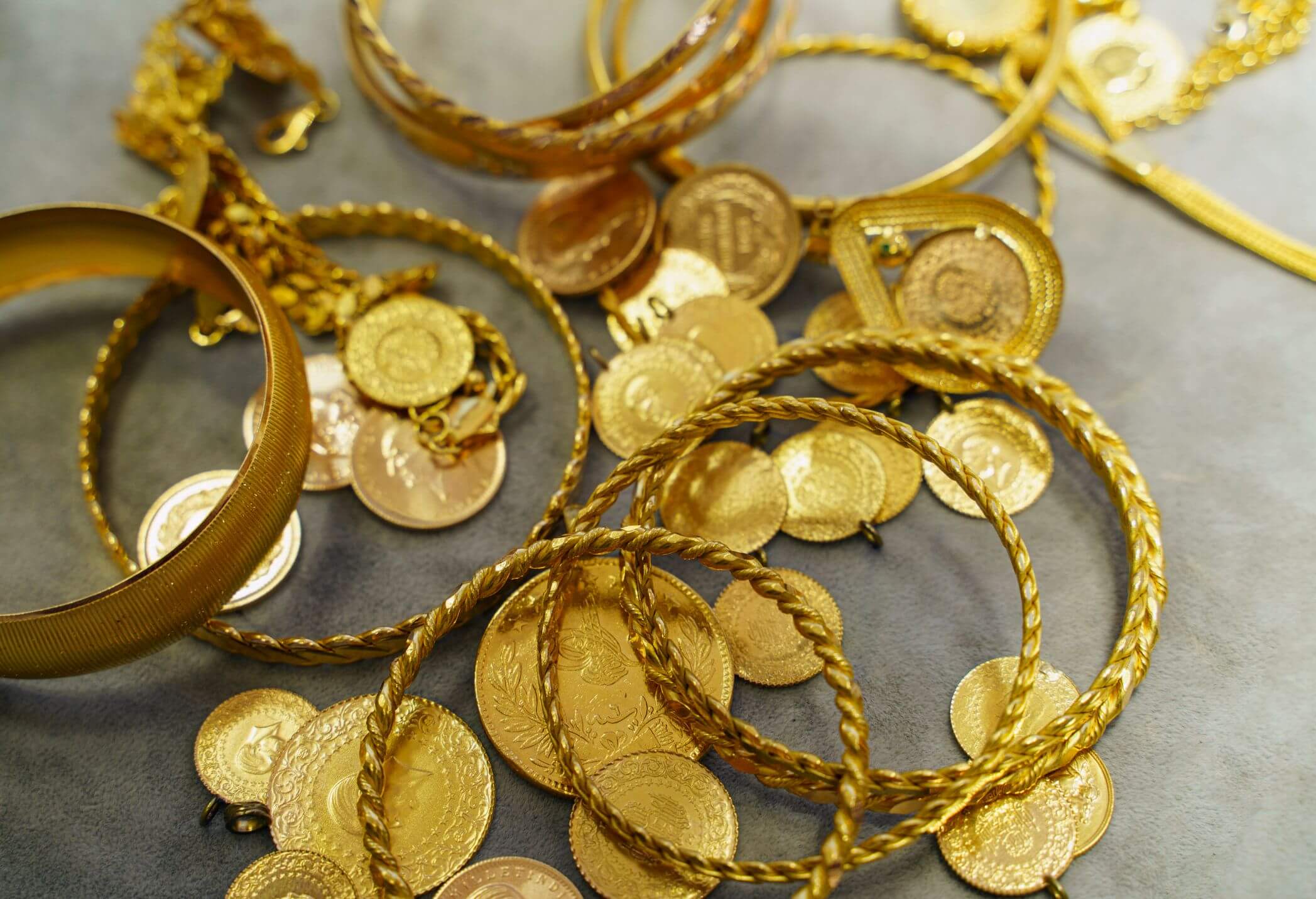 Piezas de oro
