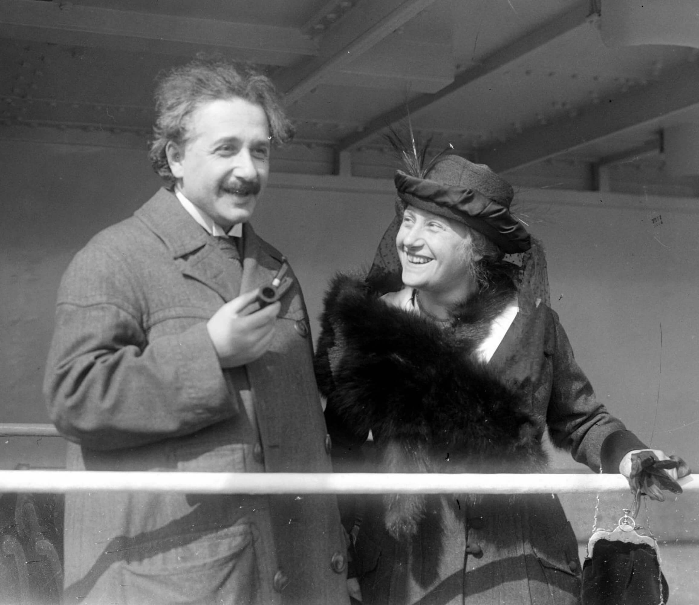 Einstein con su esposa Elsa