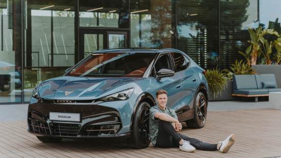 CUPRA-and-FC-Barcelonas-captain-Marc-ter-Stegen-extend-their-partnership_HQ_01