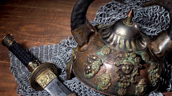 Armadura, casco y espada de los bárbaros