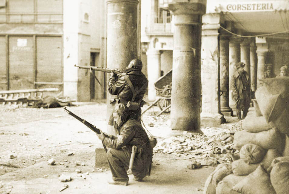 Soldados republicanos combatiendo en Teruel