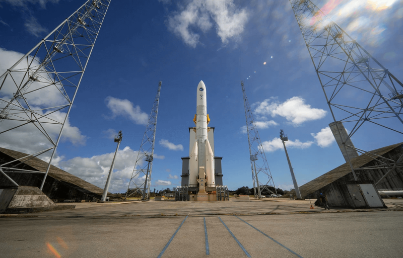 El cohete Ariane 6 en la plataforma de lanzamiento del puerto espacial europeo en la Guayana Francesa