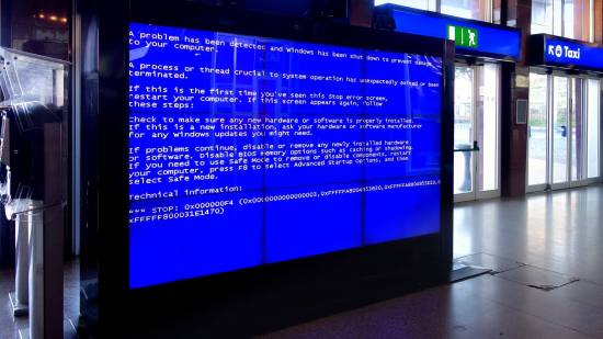 Un apagón informático global provoca problemas en sectores clave