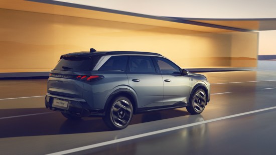 PEUGEOT_E5008_2403STYP_252
