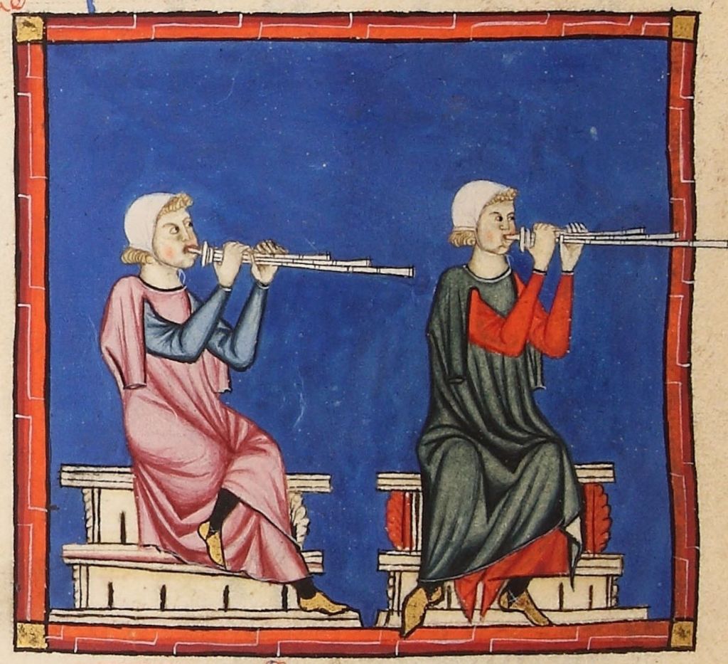 Dos músicos medievales tocando instrumentos de viento