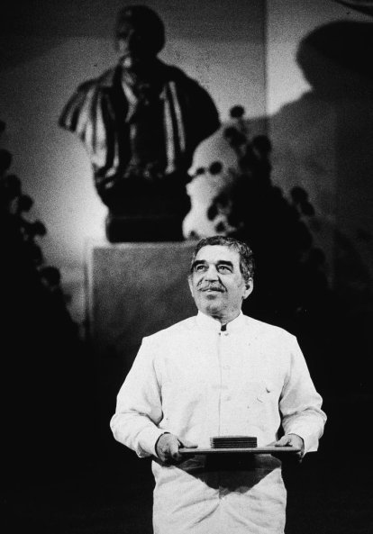 García Márquez recibe el Premio Nobel de Literatura