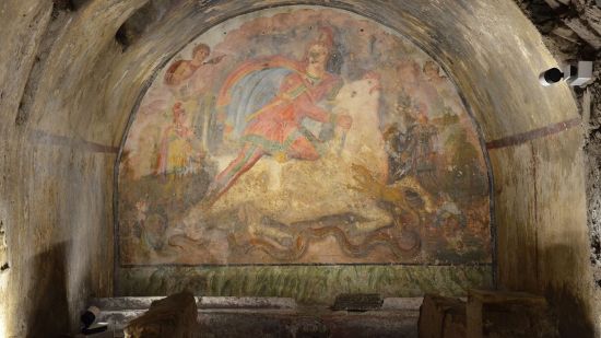 Tauroctonía en el mitreo de Capua, Italia